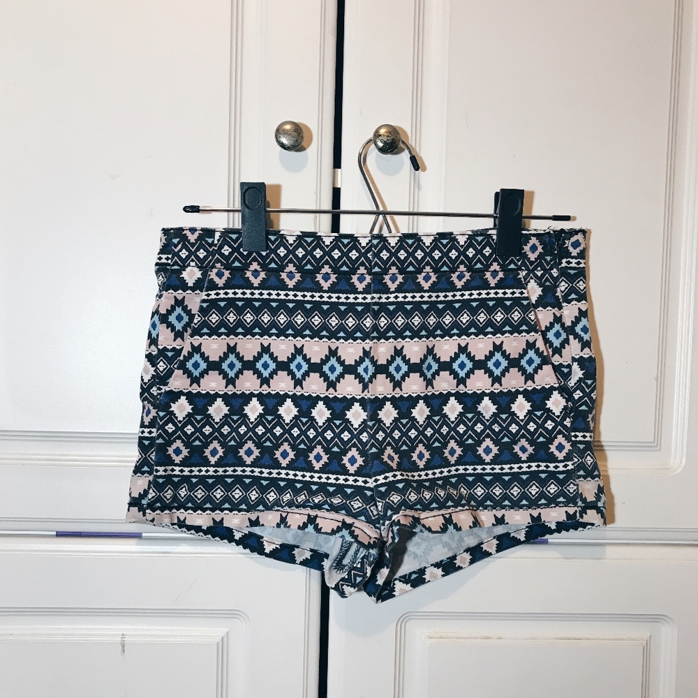 H&M High Waisted Patterned Shorts